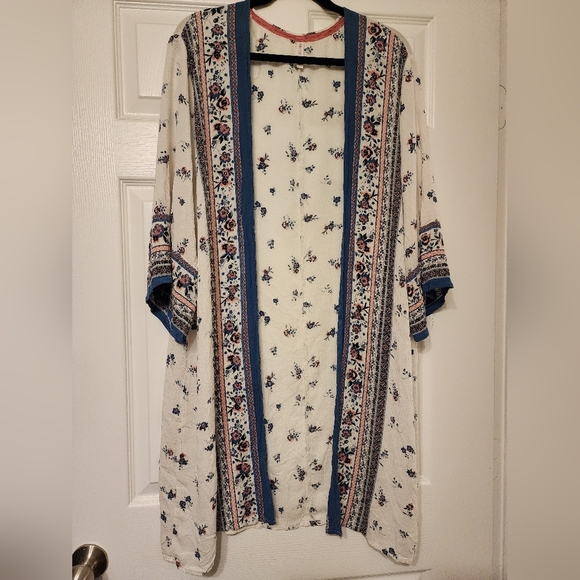 Xhilaration Sweaters - Exhilaration XL floral blue white and dusty rose